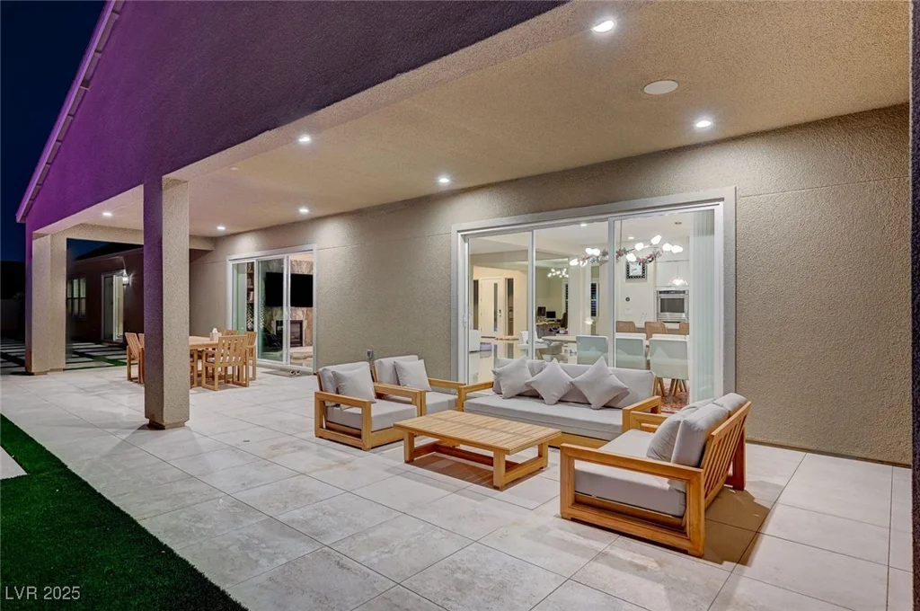 7590 Sky Horse, Las Vegas, NV 89113