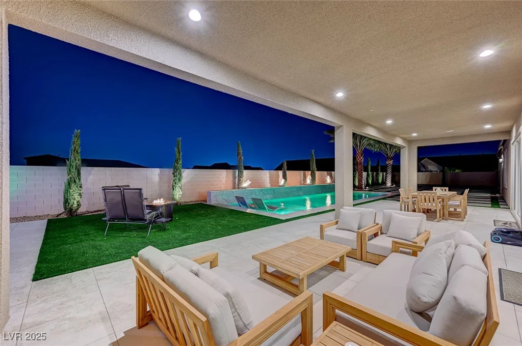 7590 Sky Horse, Las Vegas, NV 89113