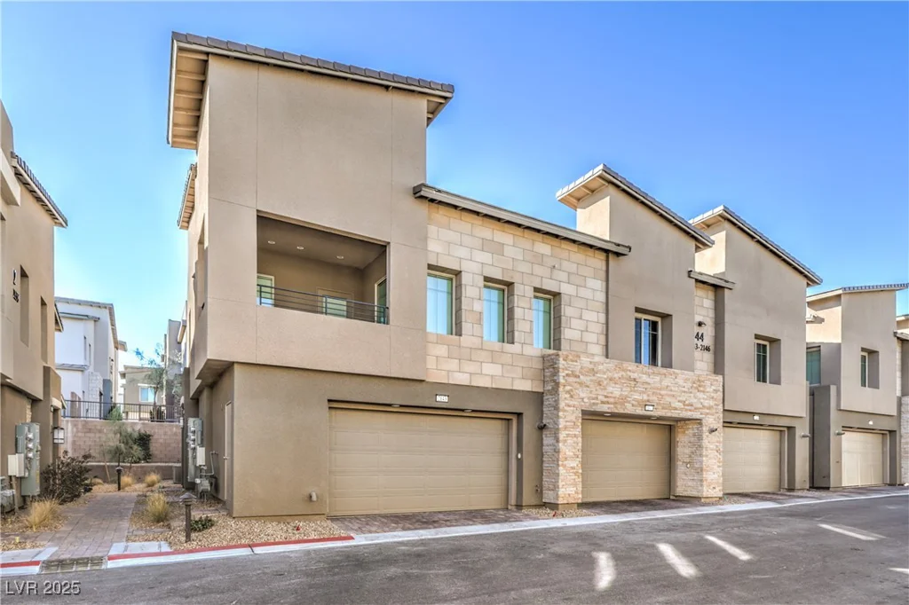 600 Carriage Hill, Las Vegas, NV 89138