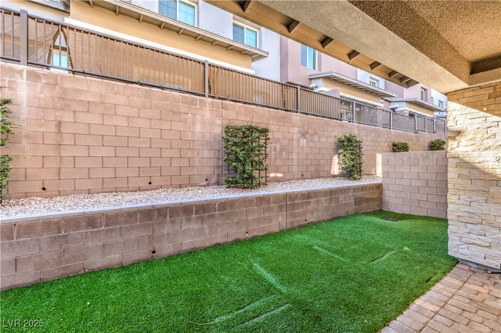 600 Carriage Hill, Las Vegas, NV 89138