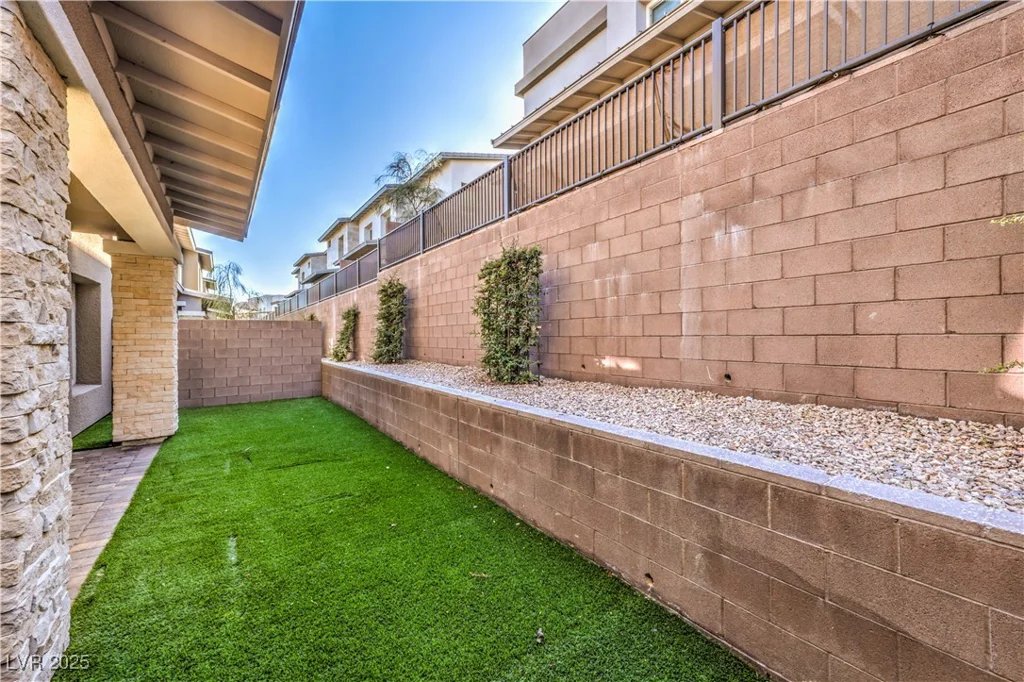 600 Carriage Hill, Las Vegas, NV 89138