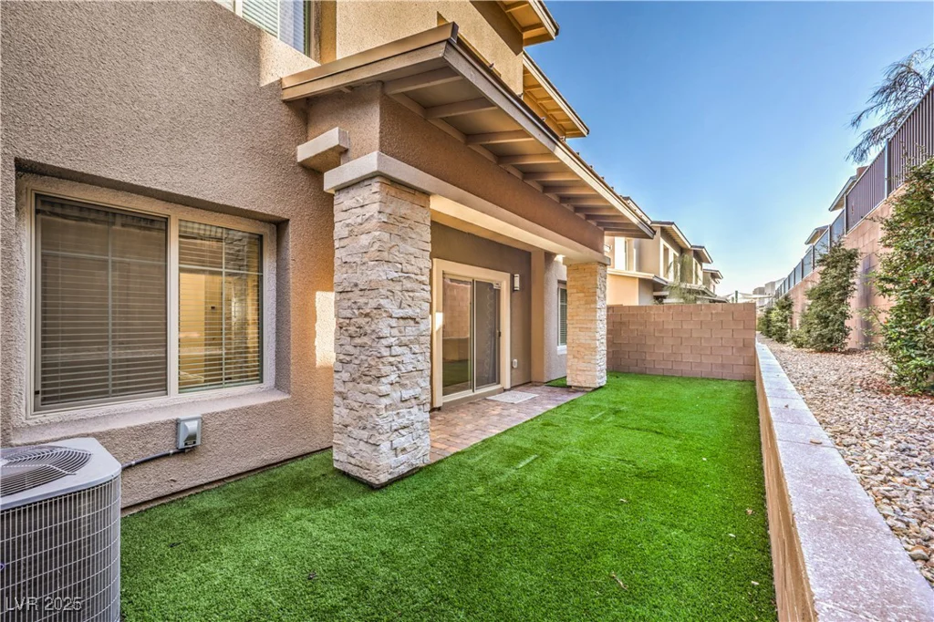 600 Carriage Hill, Las Vegas, NV 89138