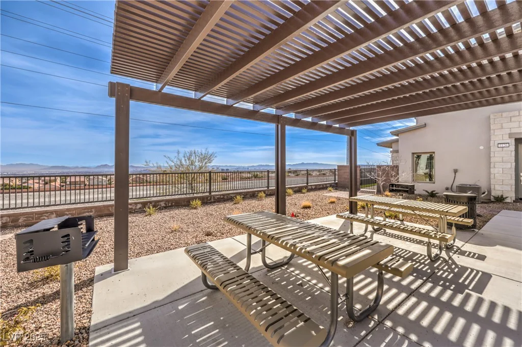 600 Carriage Hill, Las Vegas, NV 89138