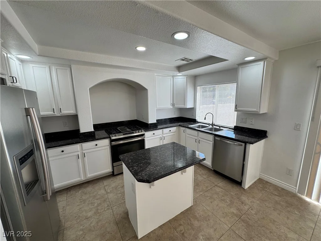10574 Salmon Leap, Las Vegas, NV 89183