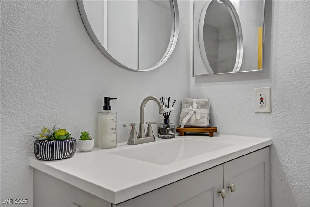 5171 Lindell, Las Vegas, NV 89118