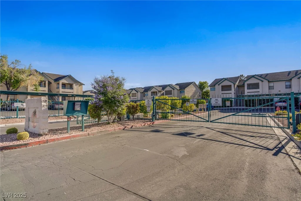 5171 Lindell, Las Vegas, NV 89118