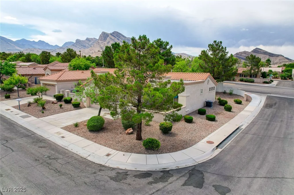 10616 Sky Meadows, Las Vegas, NV 89134