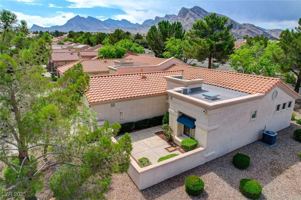 10616 Sky Meadows, Las Vegas, NV 89134