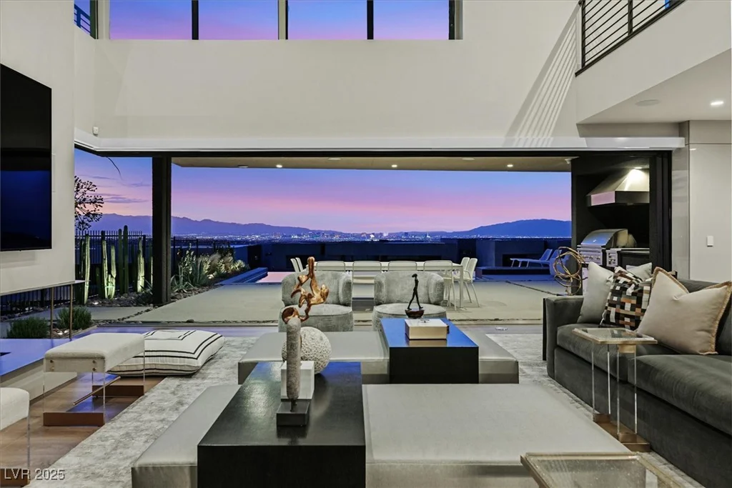 807 Magnum Cliff, Henderson, NV 89012