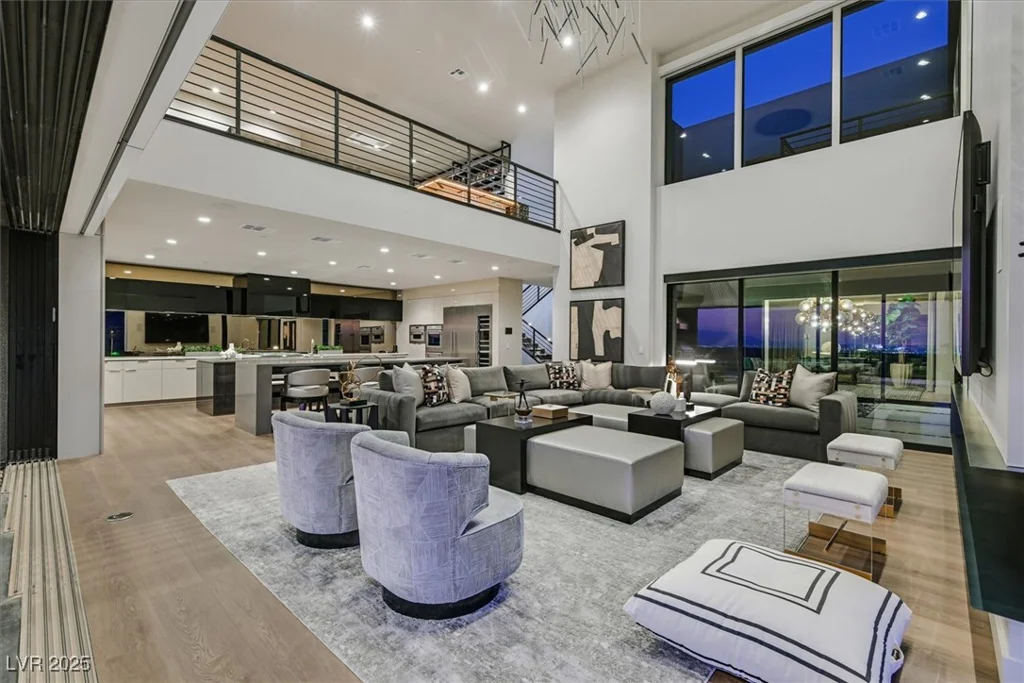 807 Magnum Cliff, Henderson, NV 89012