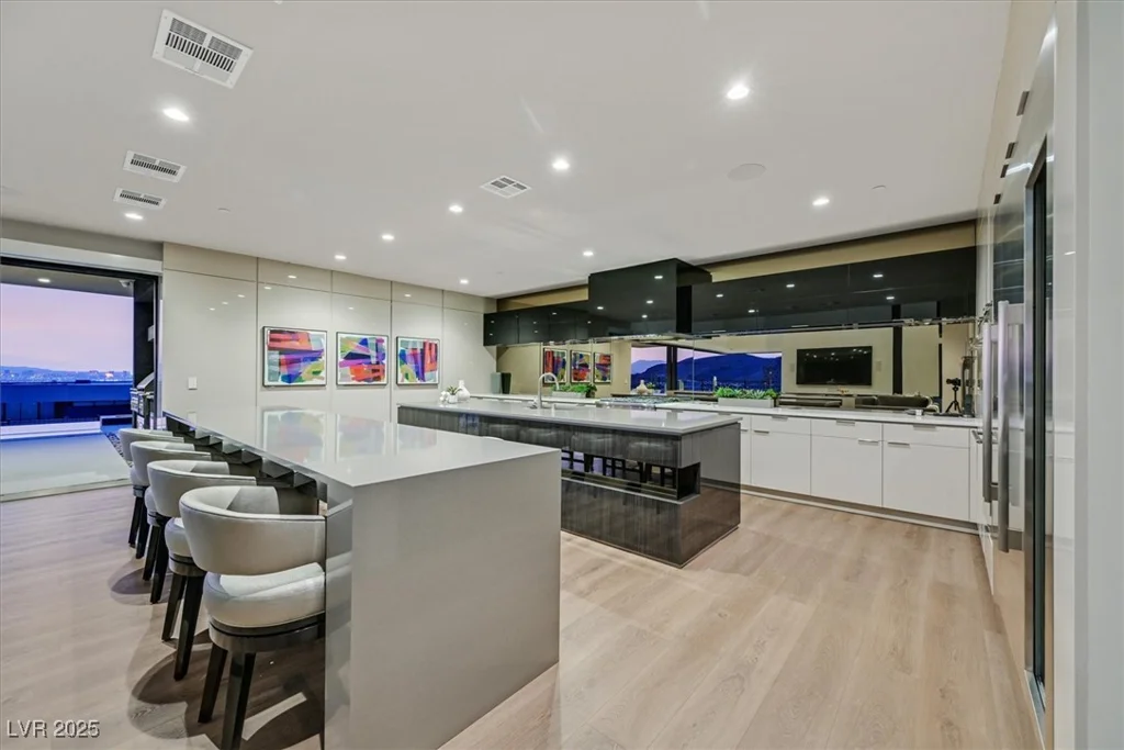 807 Magnum Cliff, Henderson, NV 89012