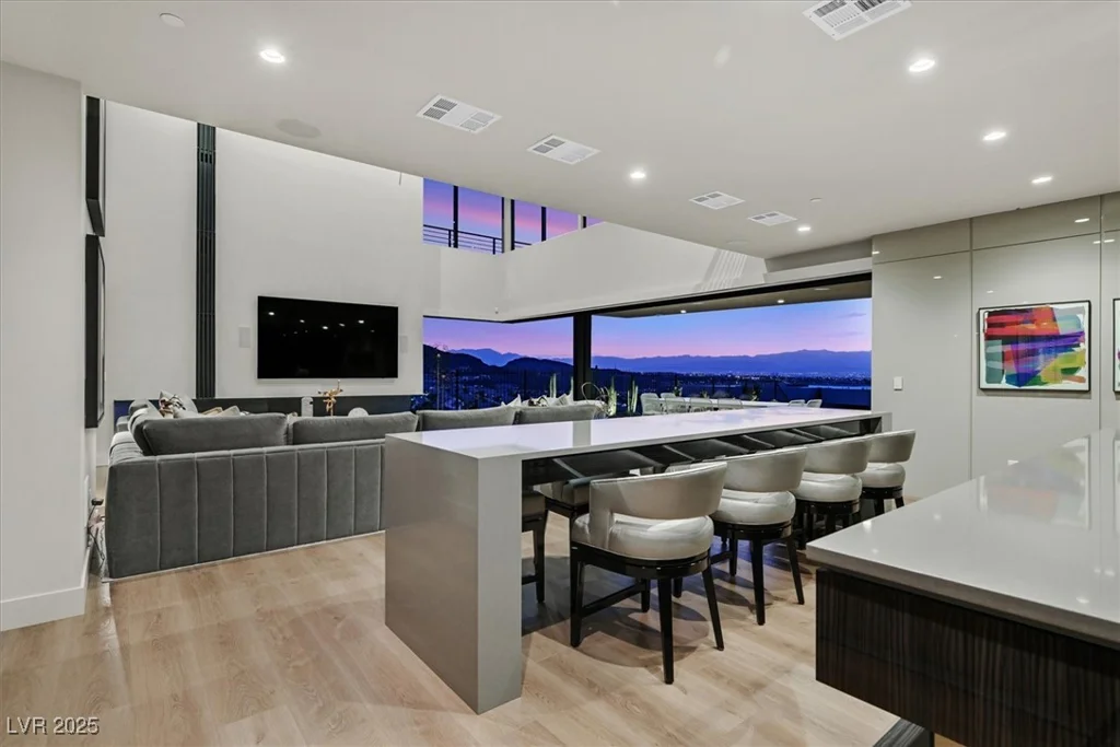 807 Magnum Cliff, Henderson, NV 89012