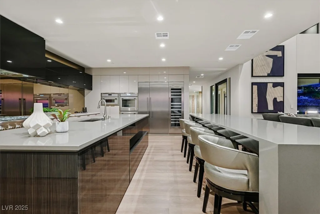 807 Magnum Cliff, Henderson, NV 89012