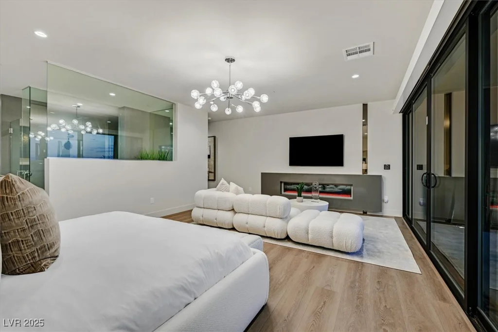 807 Magnum Cliff, Henderson, NV 89012