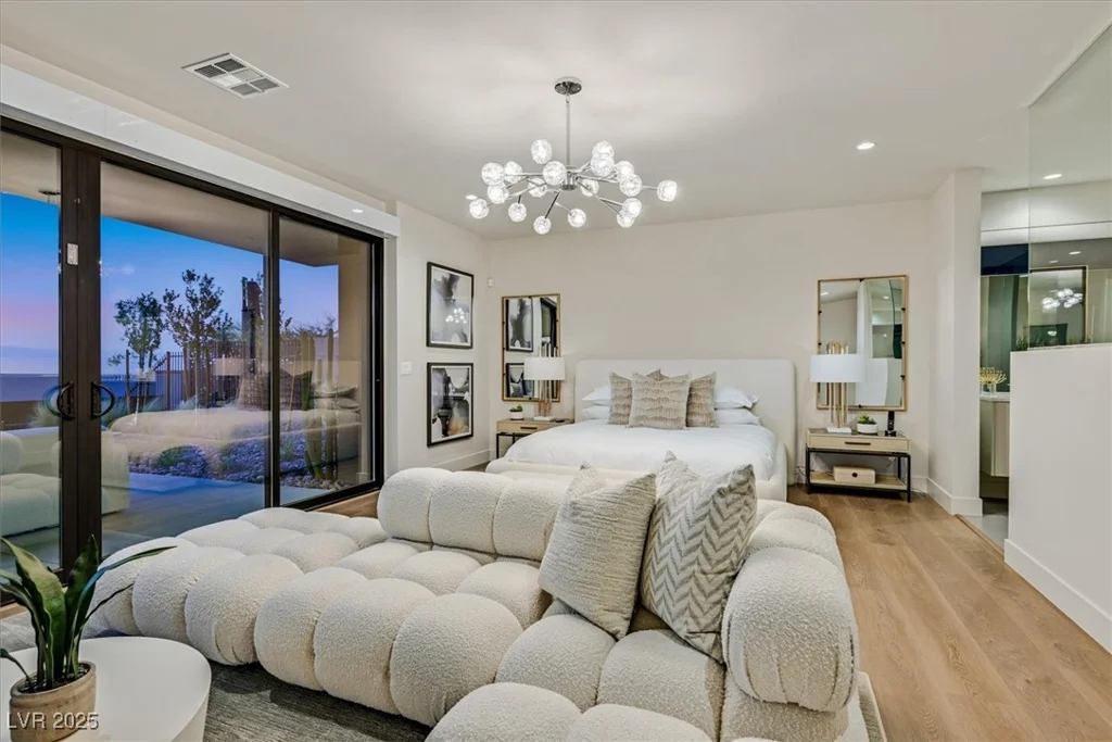 807 Magnum Cliff, Henderson, NV 89012