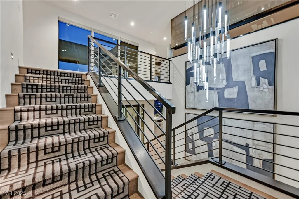 807 Magnum Cliff, Henderson, NV 89012