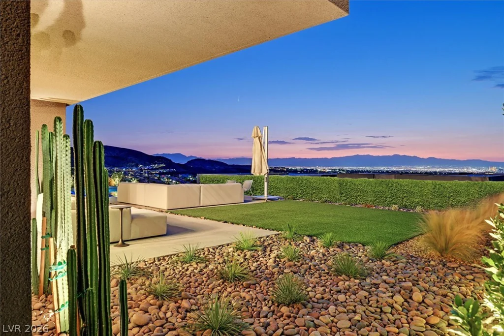 807 Magnum Cliff, Henderson, NV 89012
