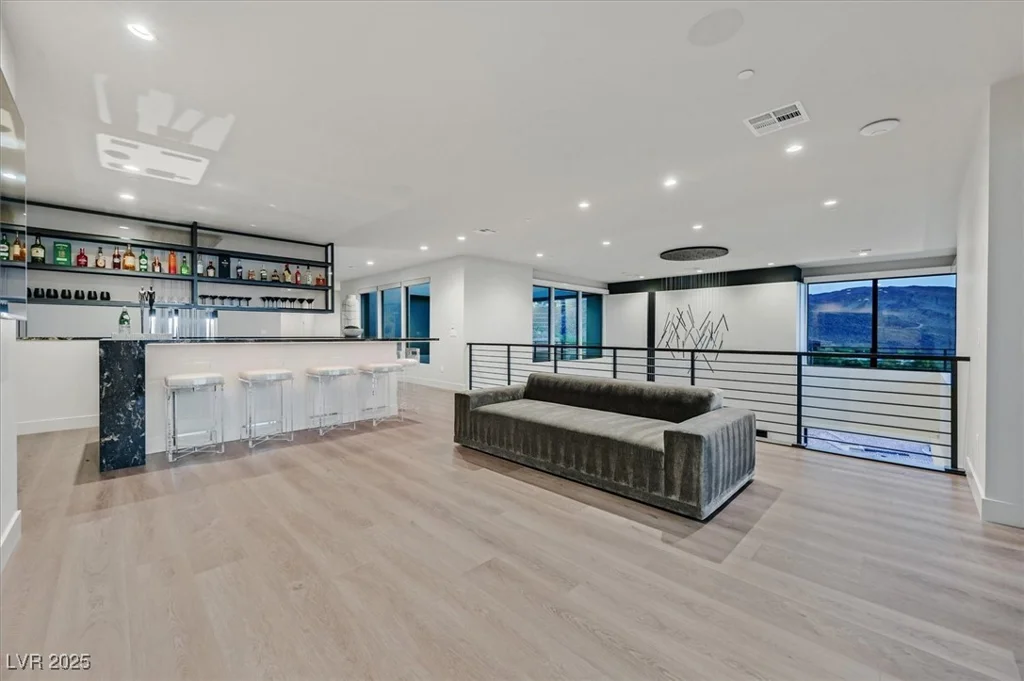 807 Magnum Cliff, Henderson, NV 89012