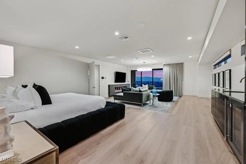 807 Magnum Cliff, Henderson, NV 89012