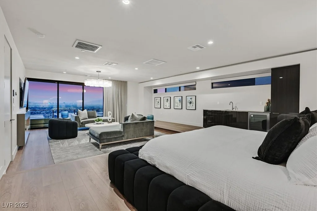 807 Magnum Cliff, Henderson, NV 89012