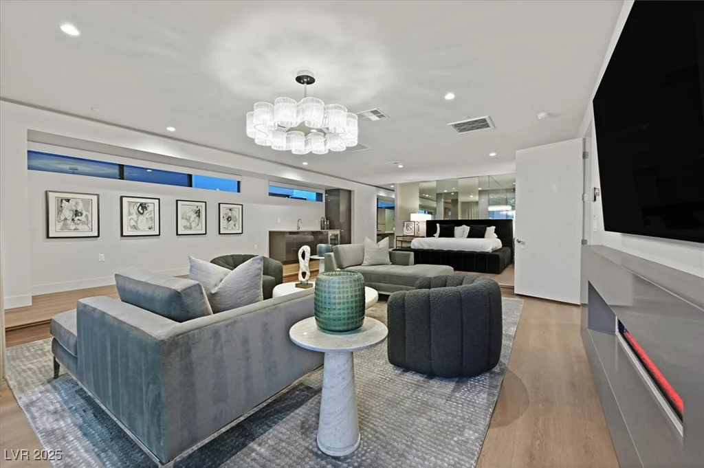 807 Magnum Cliff, Henderson, NV 89012