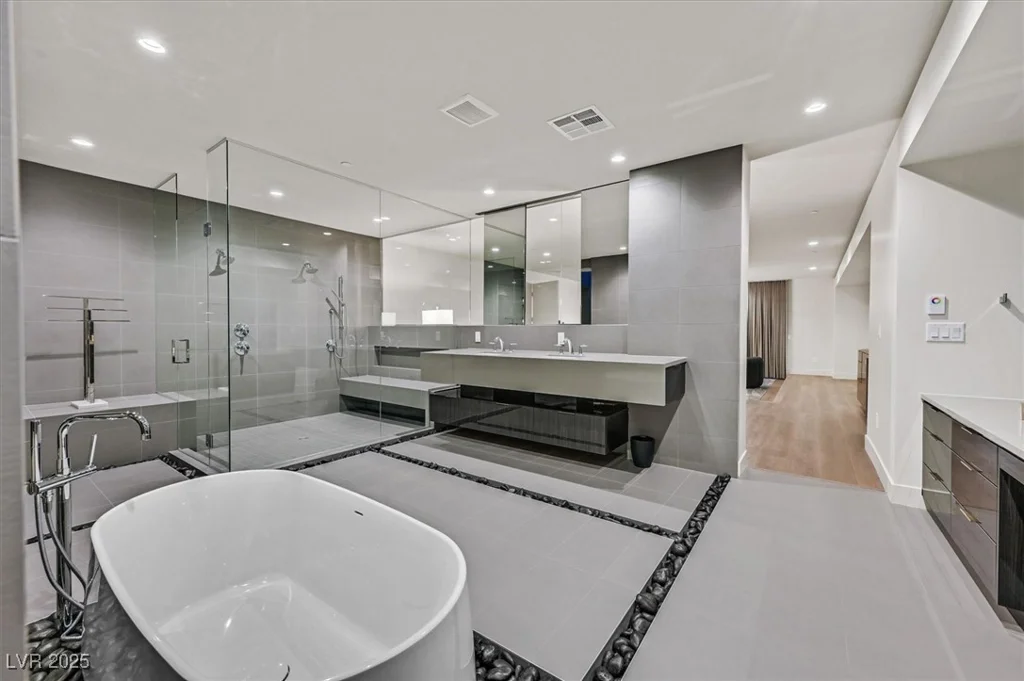 807 Magnum Cliff, Henderson, NV 89012