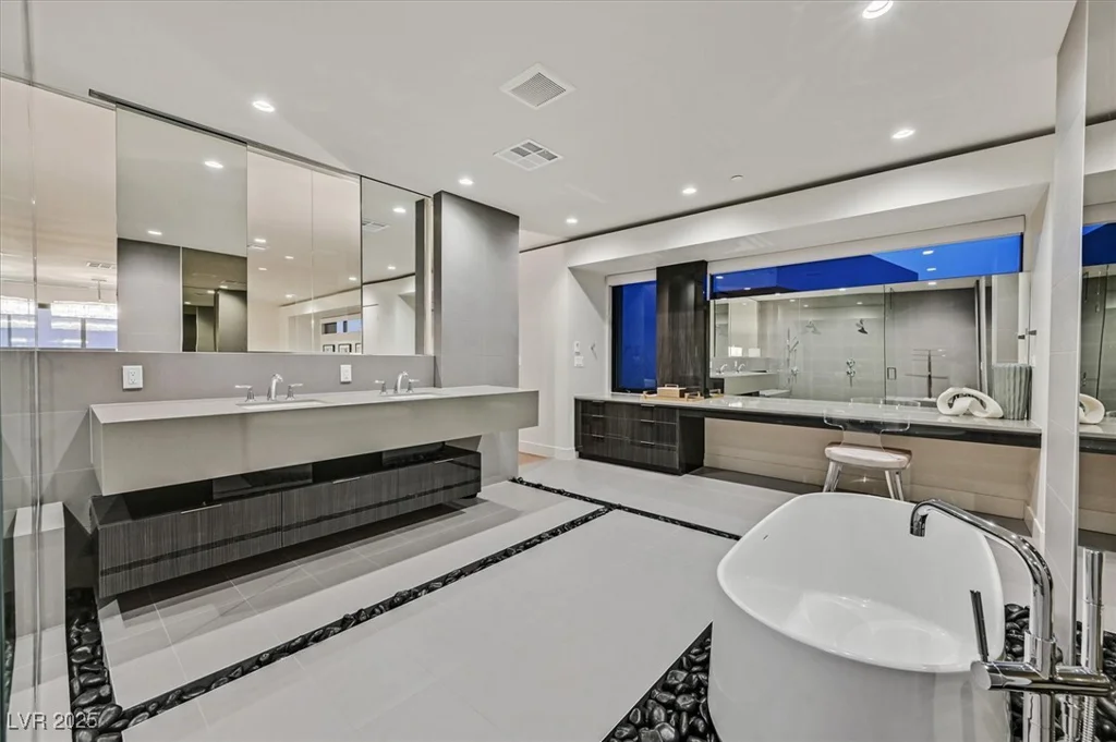 807 Magnum Cliff, Henderson, NV 89012