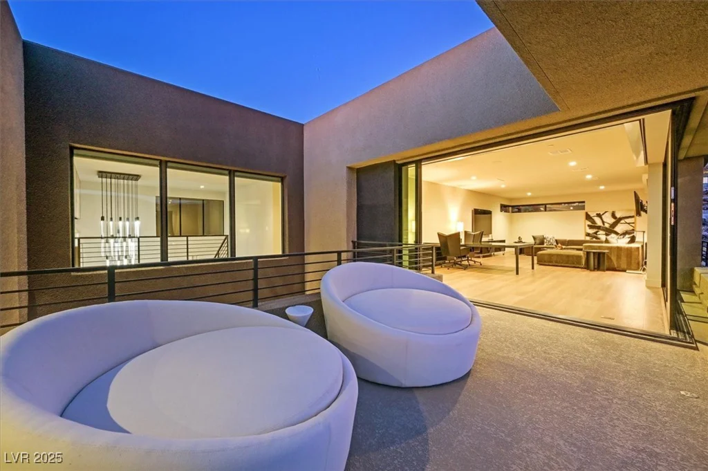 807 Magnum Cliff, Henderson, NV 89012