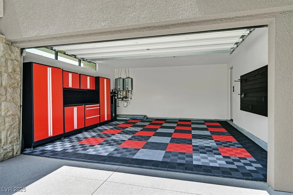 807 Magnum Cliff, Henderson, NV 89012