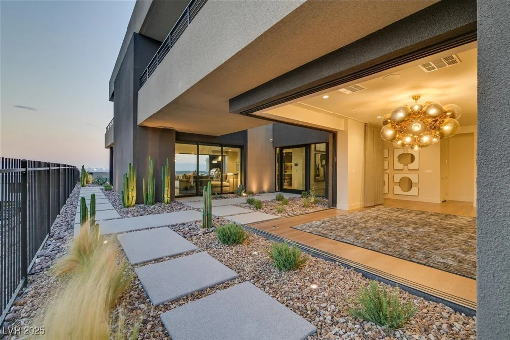 807 Magnum Cliff, Henderson, NV 89012