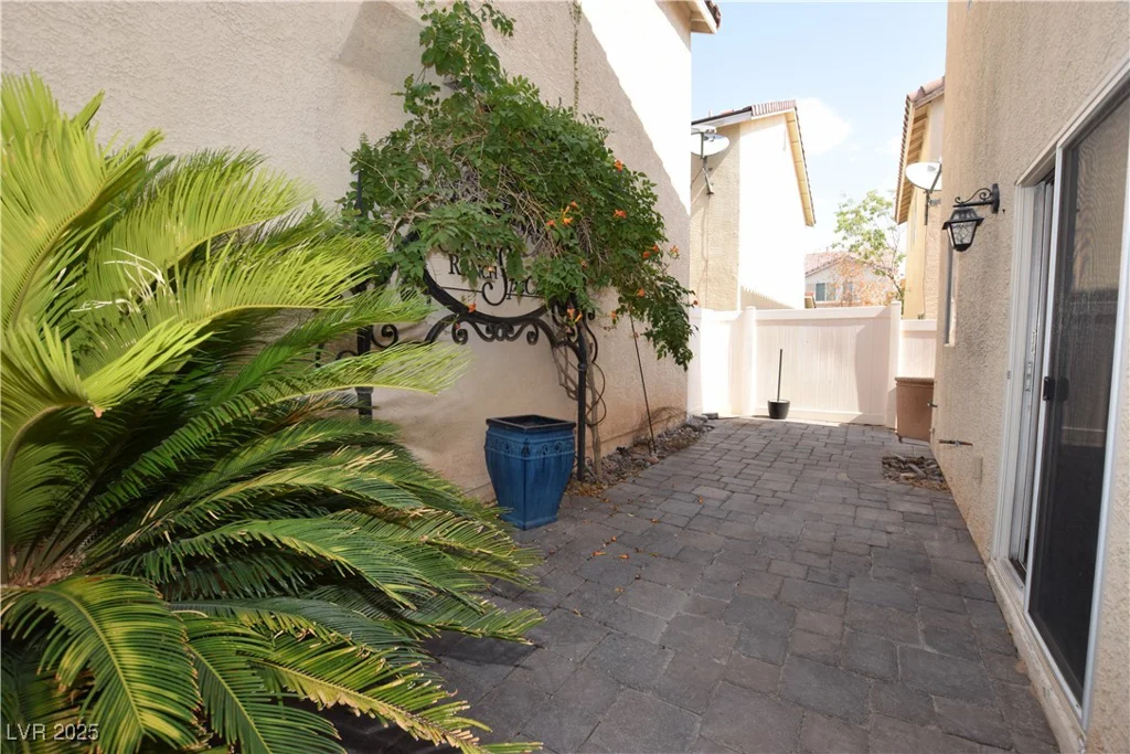 7322 Phlox, Las Vegas, NV 89113