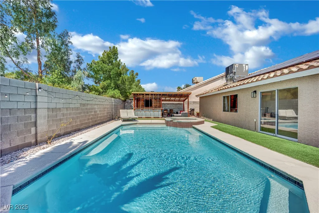 7921 Thorne Pine, Las Vegas, NV 89131