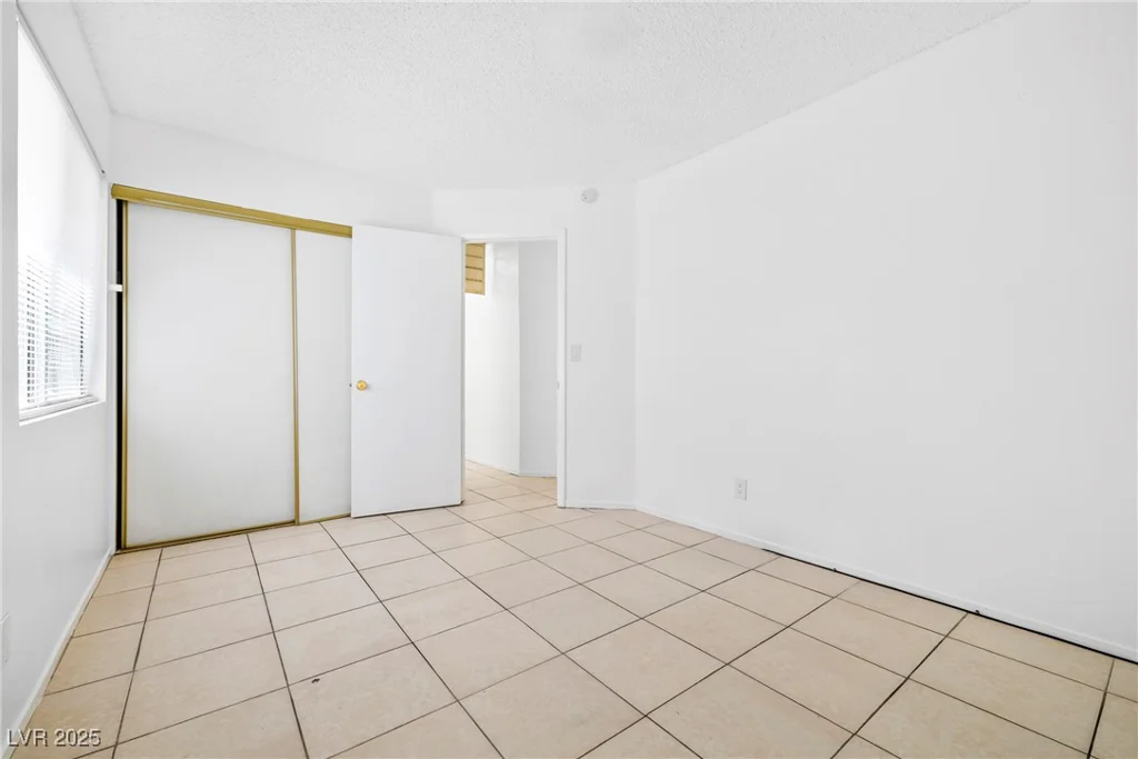 1965 James Bilbray, Las Vegas, NV 89108