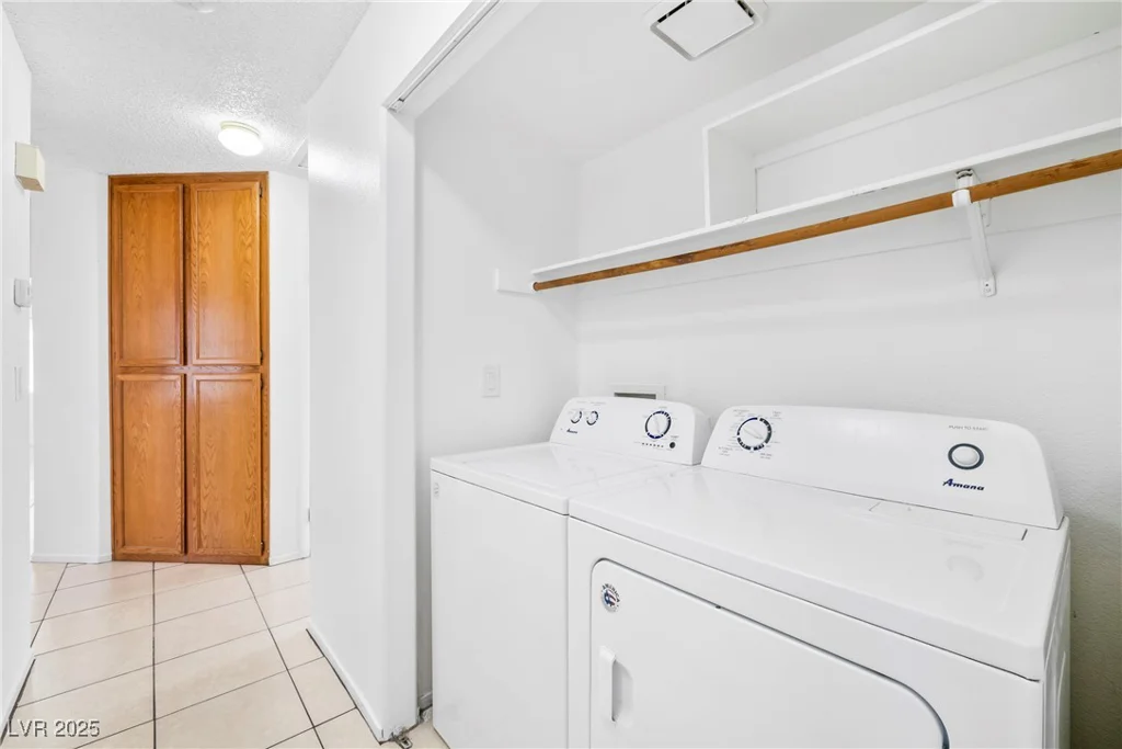 1965 James Bilbray, Las Vegas, NV 89108