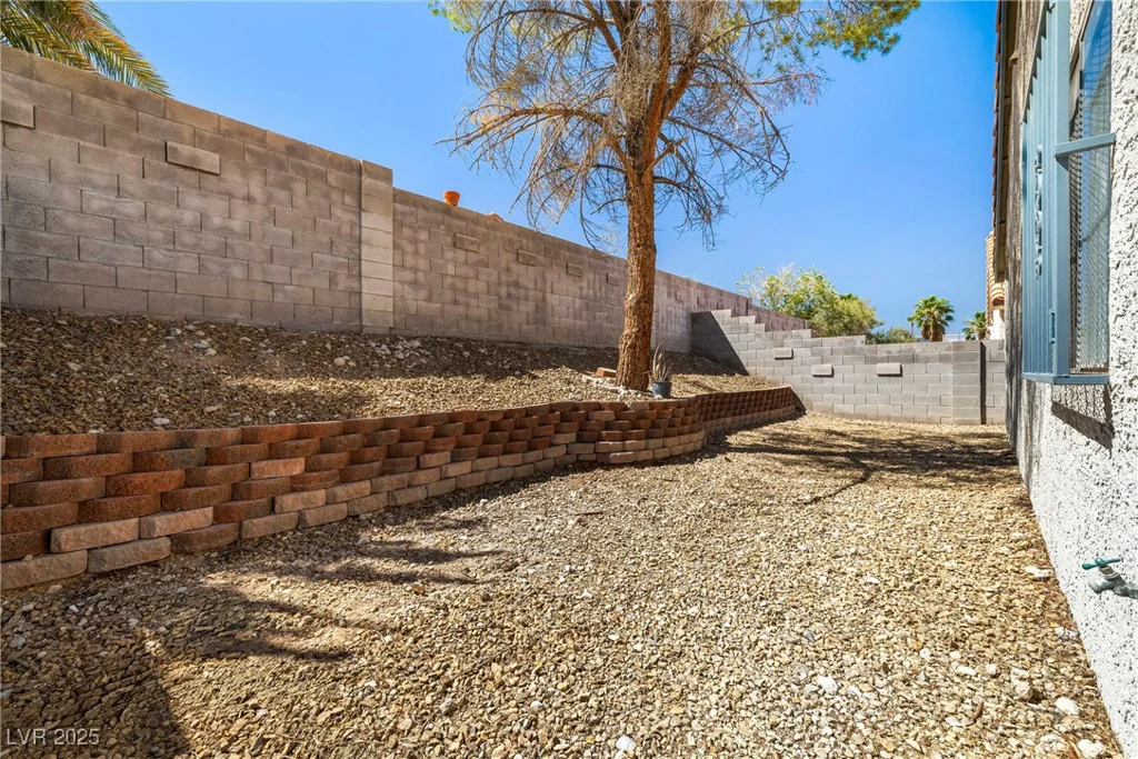 1965 James Bilbray, Las Vegas, NV 89108