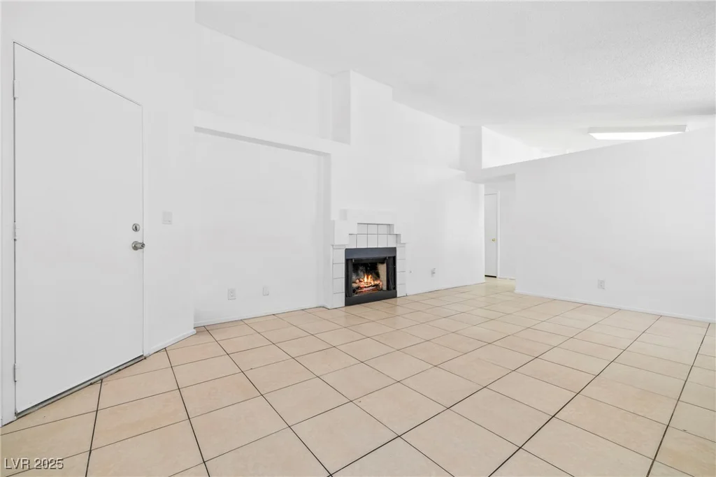 1965 James Bilbray, Las Vegas, NV 89108