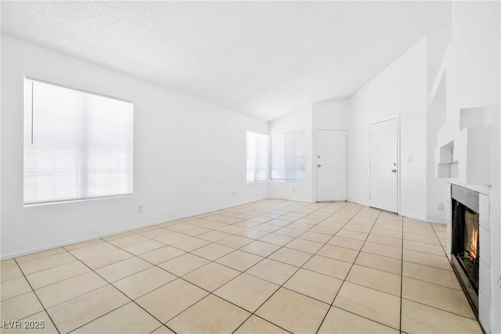 1965 James Bilbray, Las Vegas, NV 89108