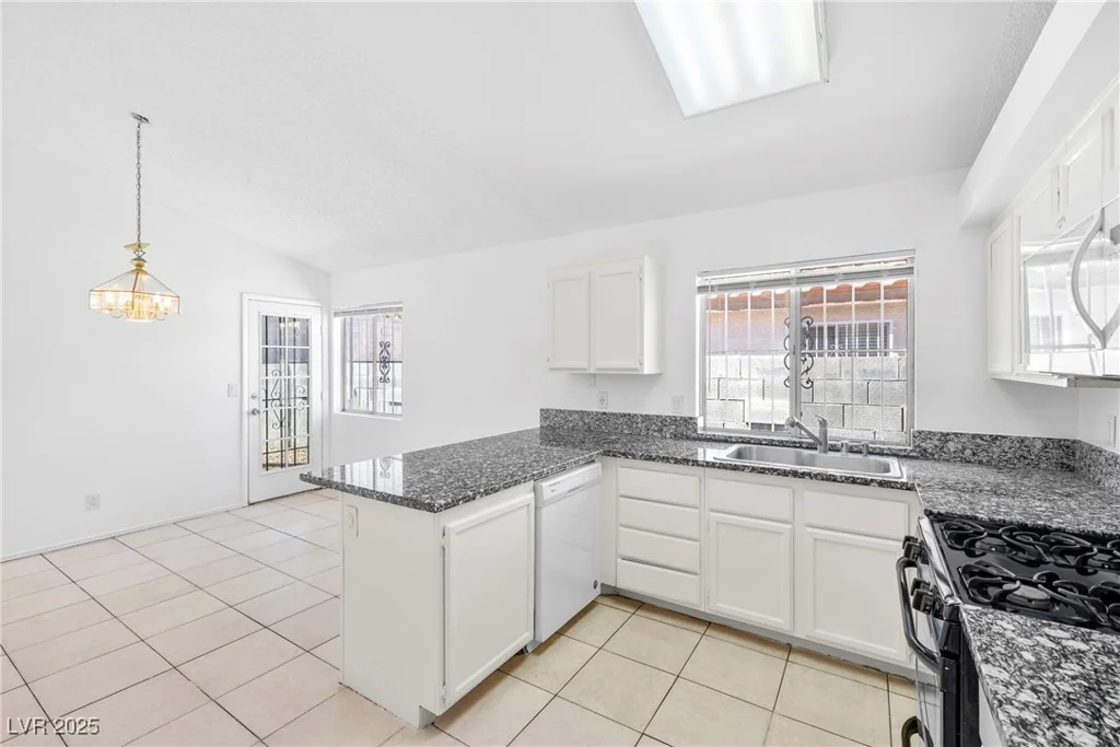 1965 James Bilbray, Las Vegas, NV 89108