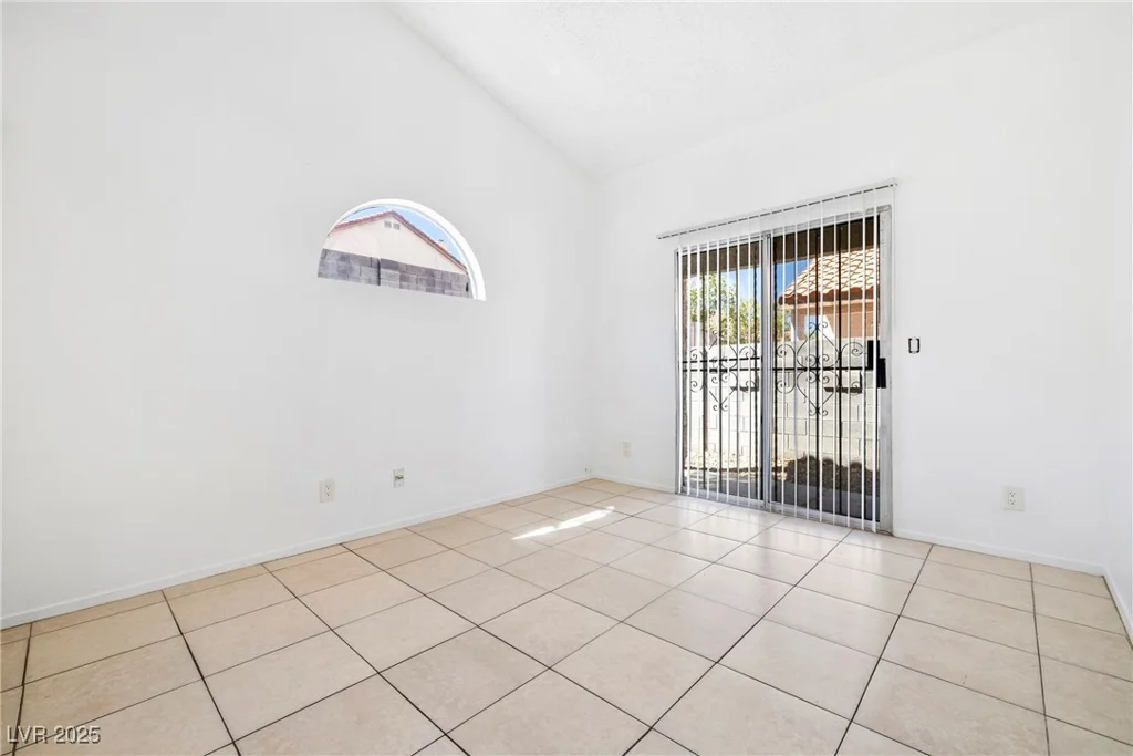 1965 James Bilbray, Las Vegas, NV 89108