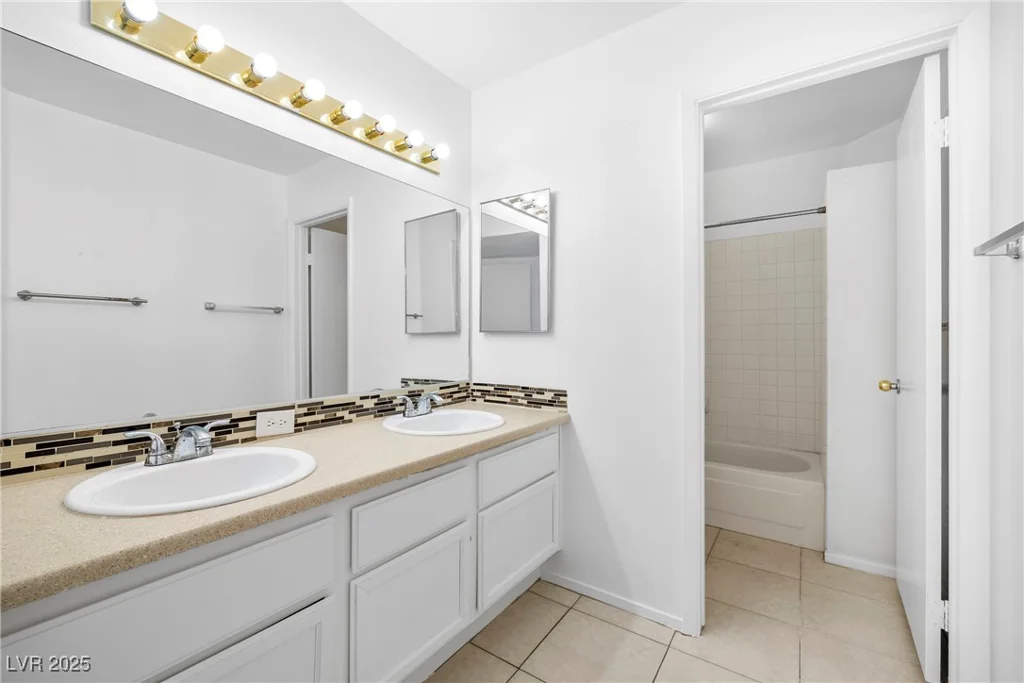 1965 James Bilbray, Las Vegas, NV 89108