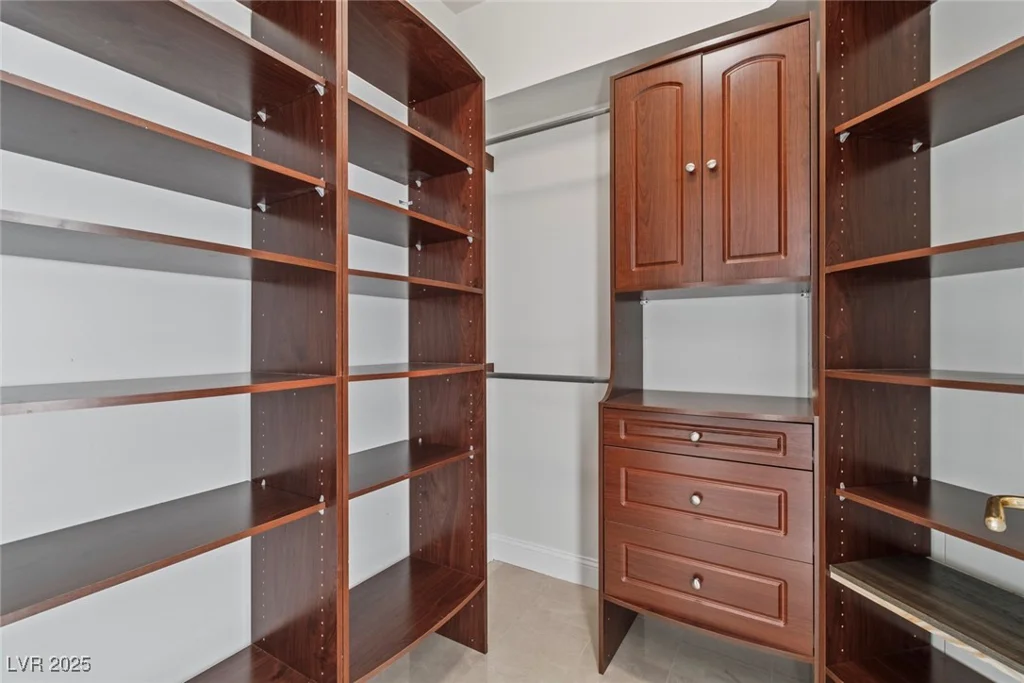 2747 Paradise, Las Vegas, NV 89109