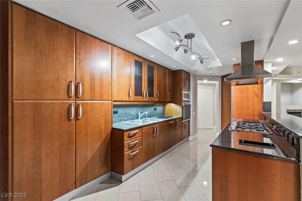 2747 Paradise, Las Vegas, NV 89109