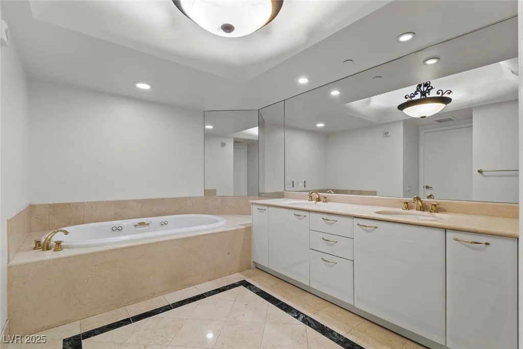 2747 Paradise, Las Vegas, NV 89109