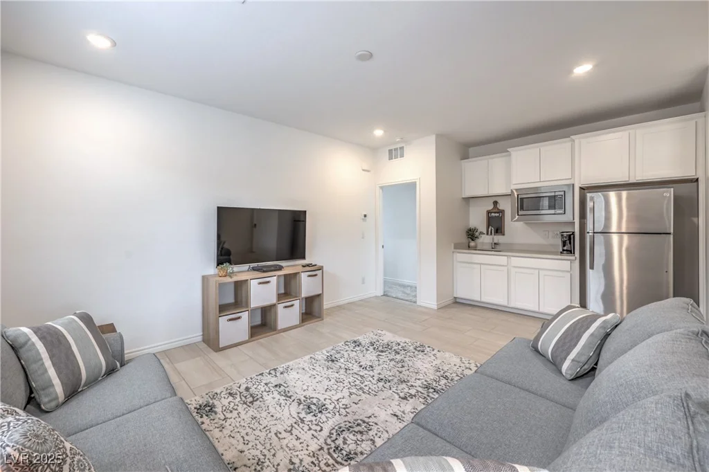 9595 Camelback Creek, Las Vegas, NV 89178