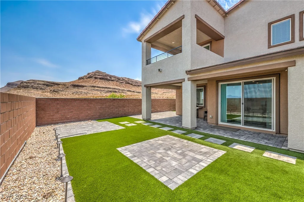9595 Camelback Creek, Las Vegas, NV 89178