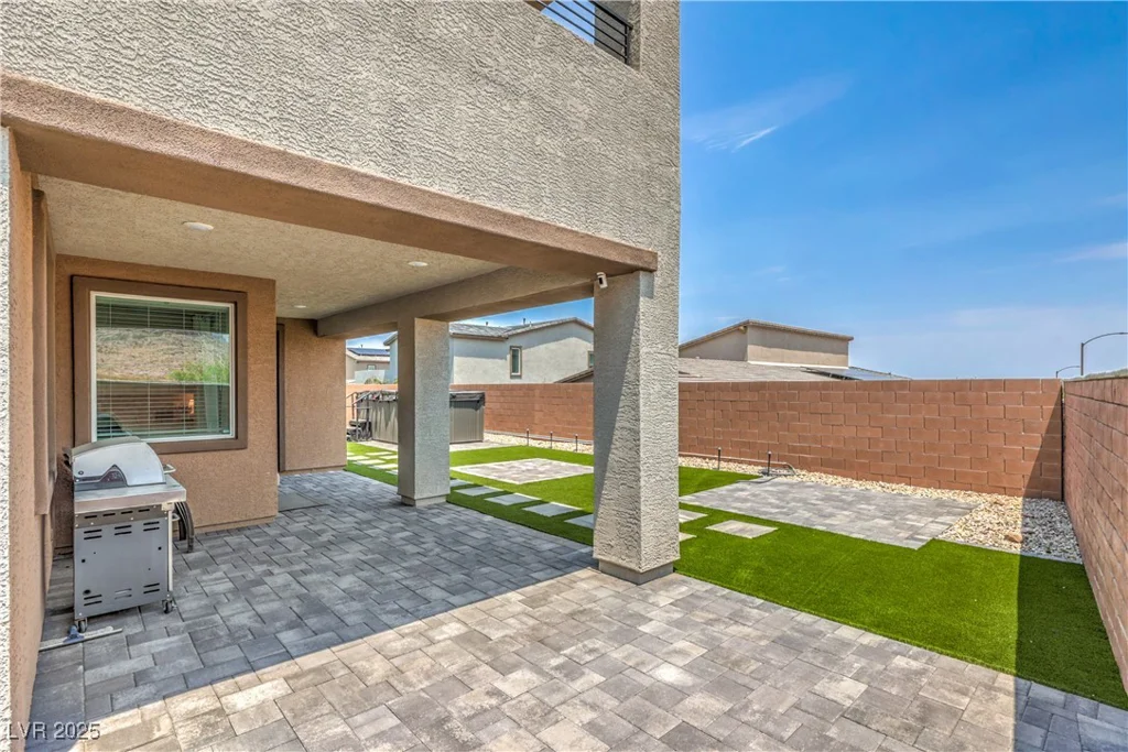 9595 Camelback Creek, Las Vegas, NV 89178