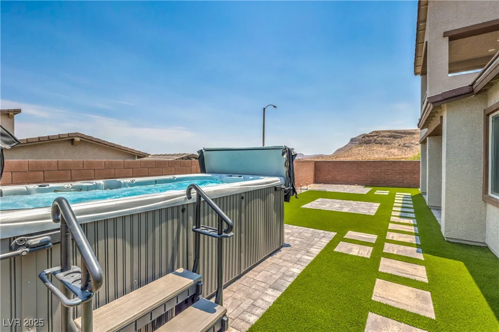 9595 Camelback Creek, Las Vegas, NV 89178