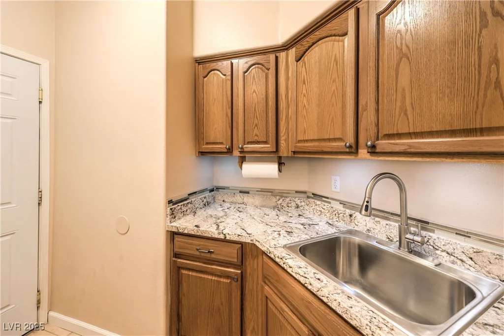 9010 Crystal Rock, Las Vegas, NV 89123