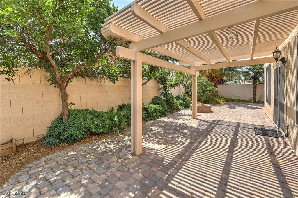 9010 Crystal Rock, Las Vegas, NV 89123