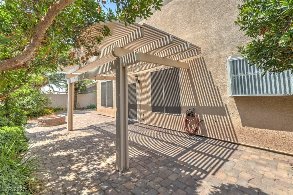 9010 Crystal Rock, Las Vegas, NV 89123